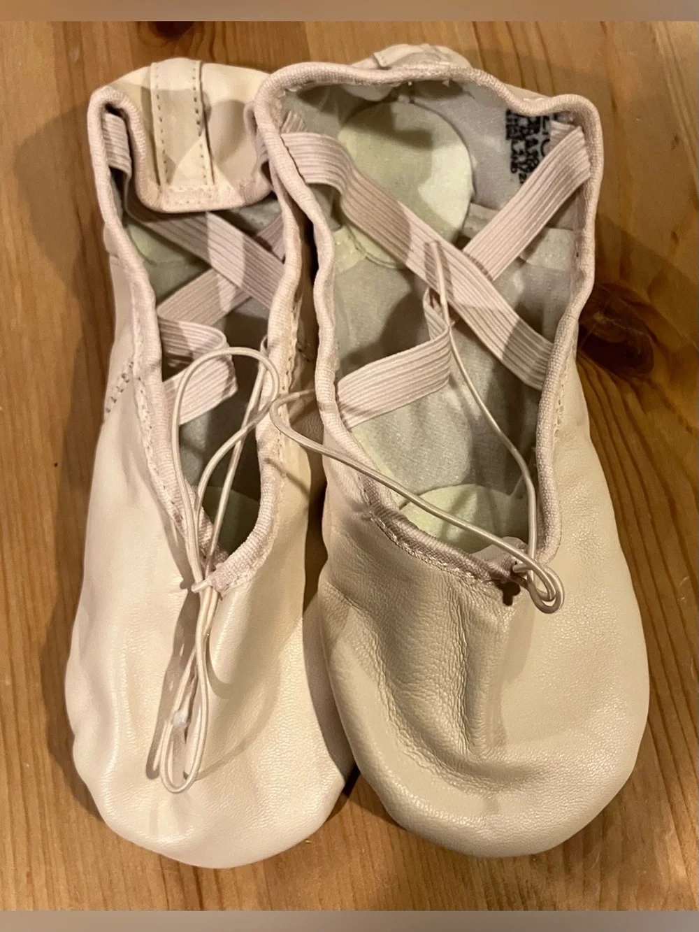NEW Capezio Juliet 2 2027 LPK Cream Ballet Shoes Size 4.5M